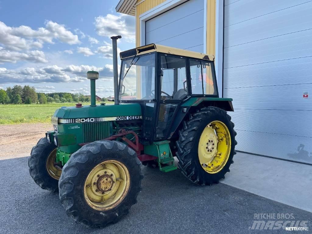 John Deere 2040 الجرارات