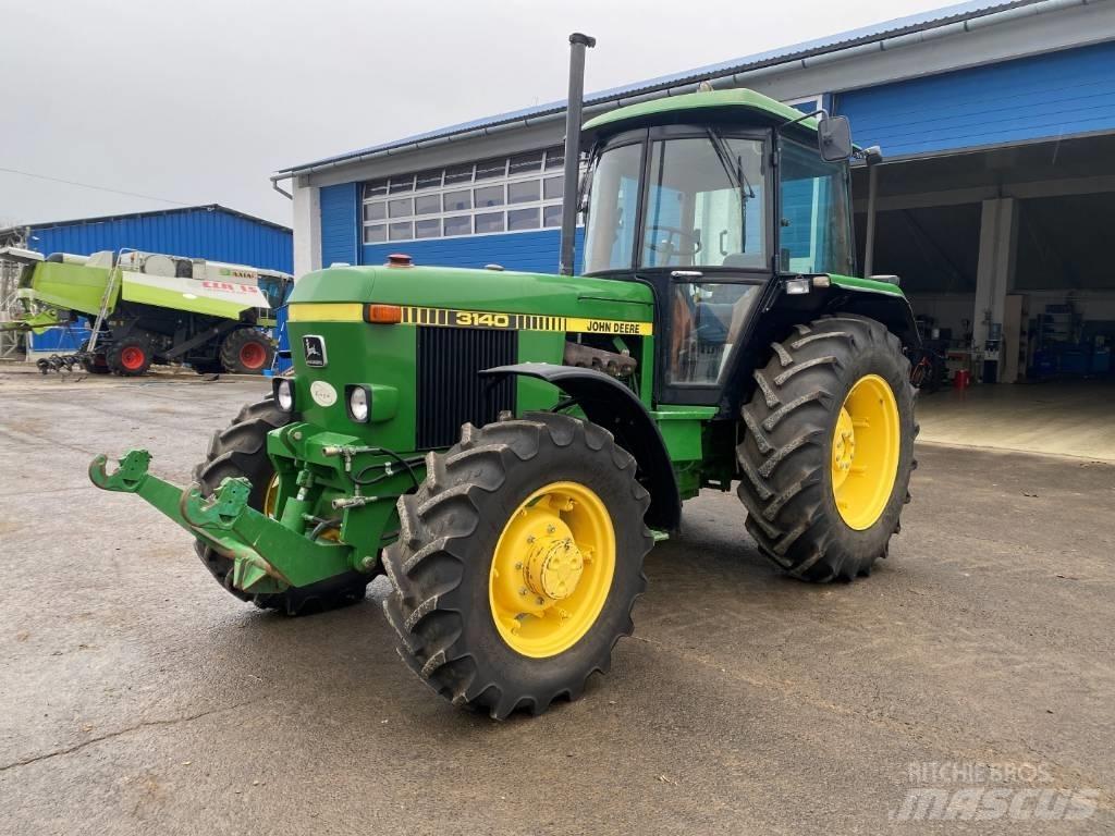 John Deere 3140 الجرارات