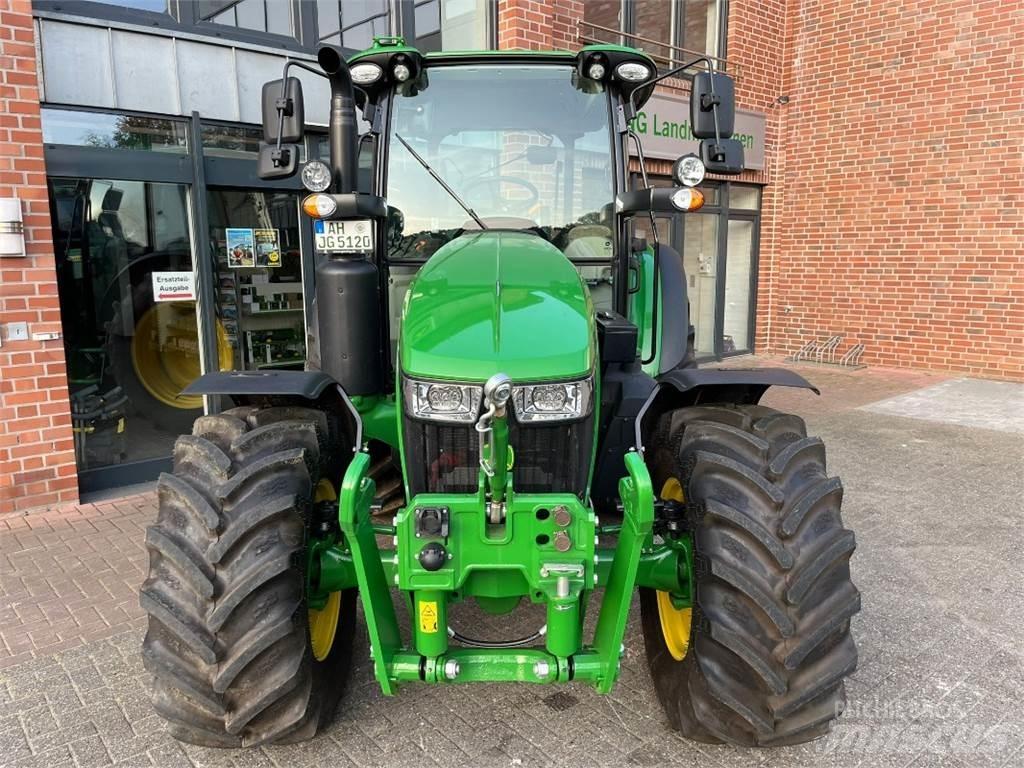 John Deere 5120M الجرارات