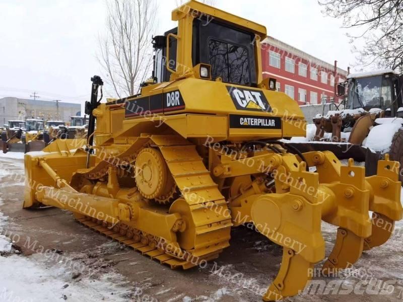 CAT D 8 R بلدوزرات مجنزرة