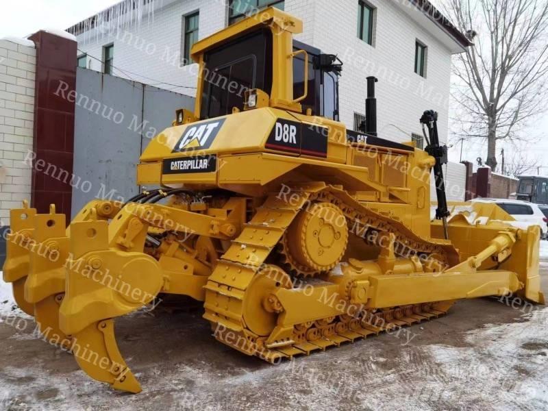 CAT D 8 R بلدوزرات مجنزرة