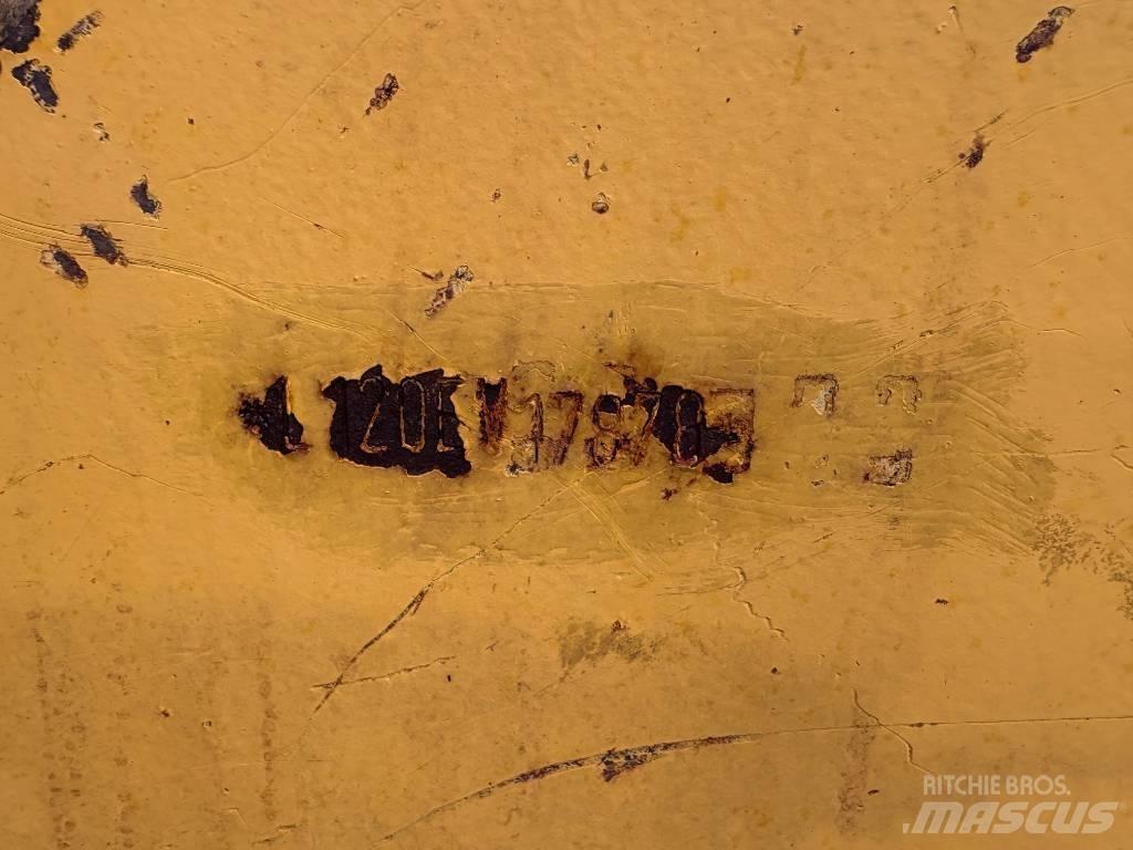 Volvo L 120 E لوادر بعجل