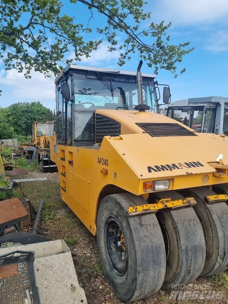 Ammann AP 240 مداحل ذات إطارات هوائية