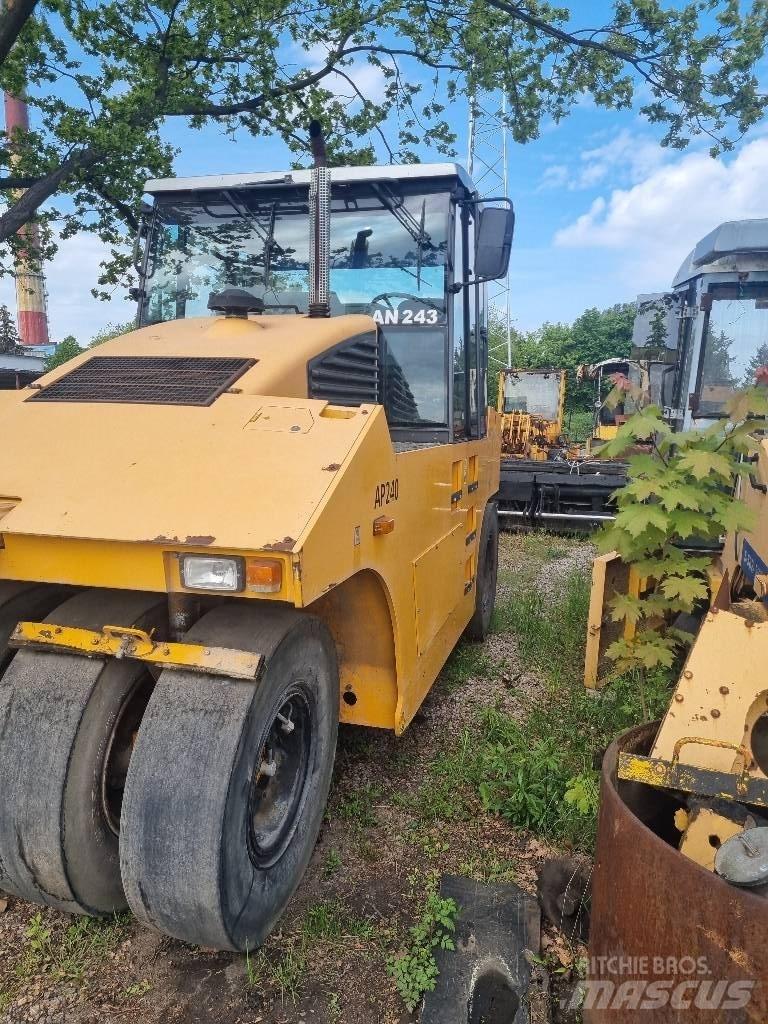 Ammann AP 240 مداحل ذات إطارات هوائية