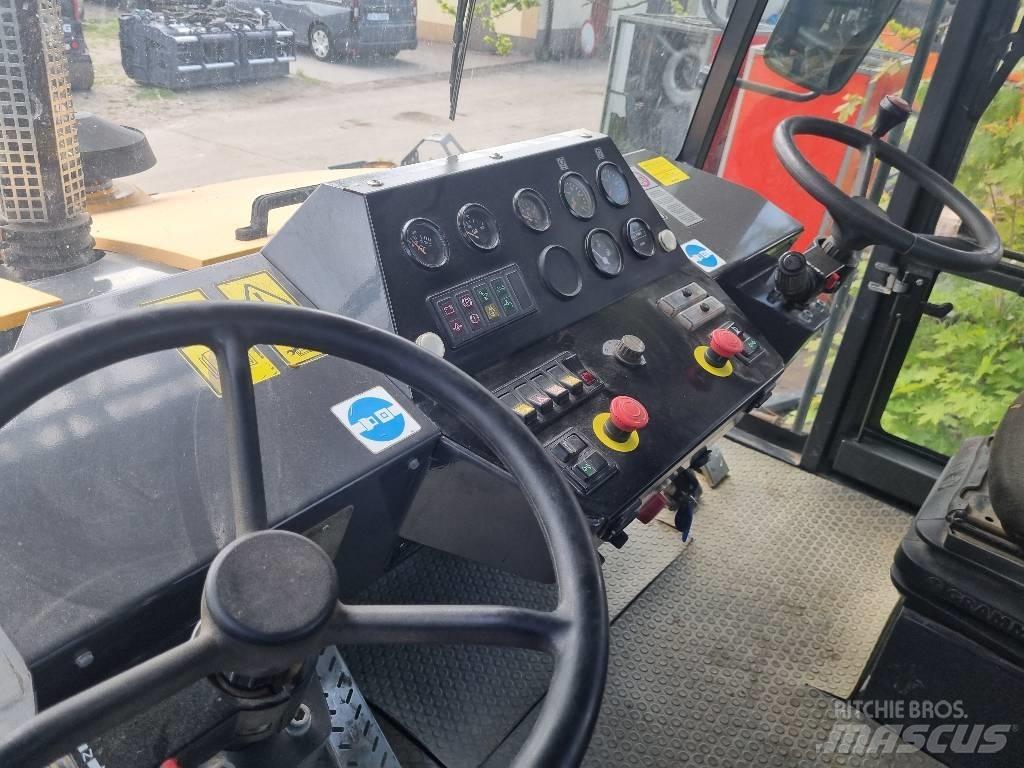 Ammann AP 240 مداحل ذات إطارات هوائية