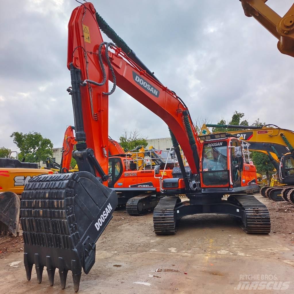 Doosan DX 300 LC حفارات زحافة