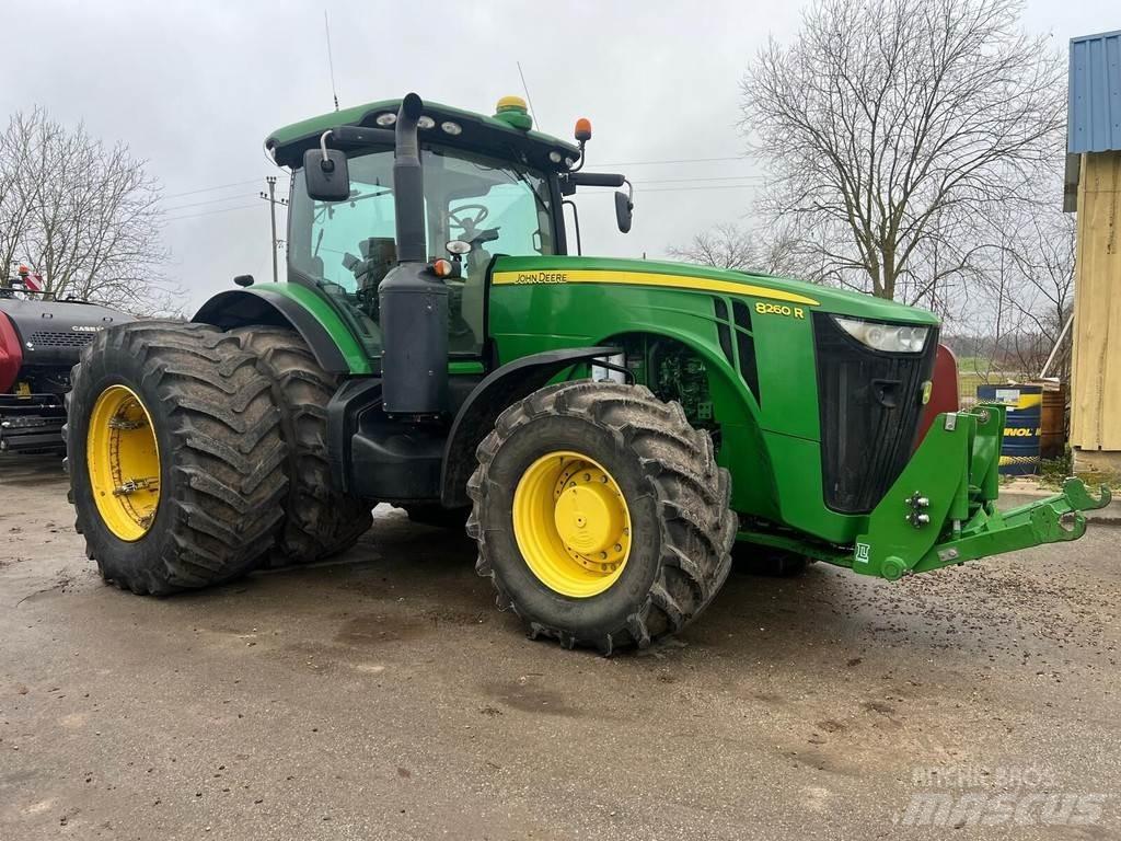 John Deere 8260R الجرارات