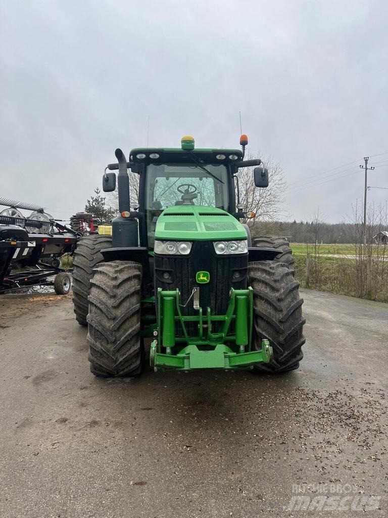 John Deere 8260R الجرارات
