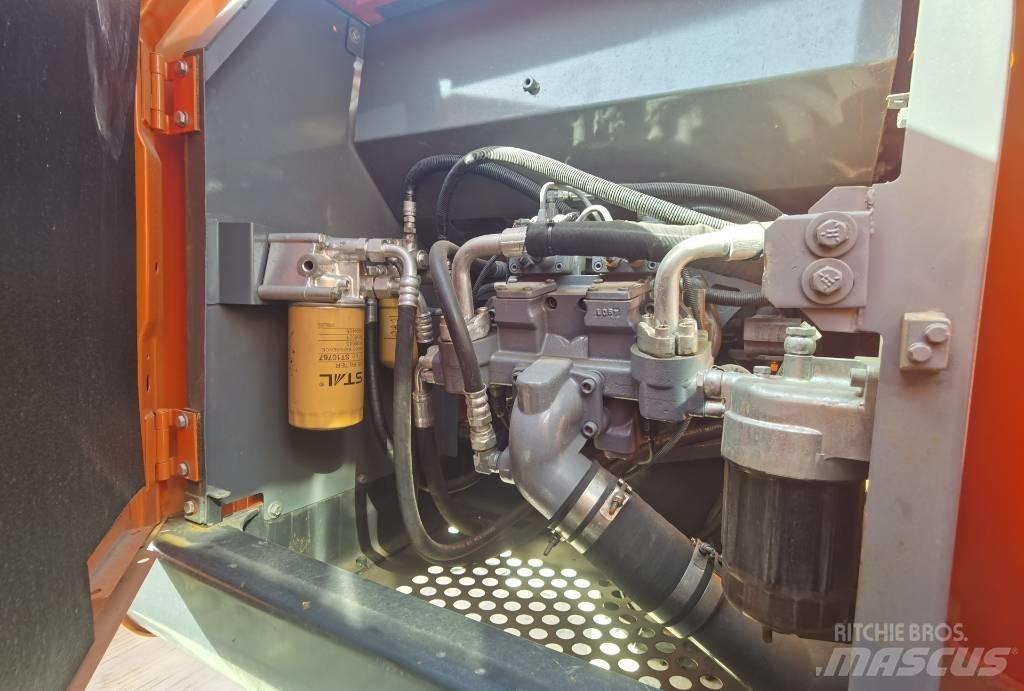Hitachi ZX 210 حفارات زحافة