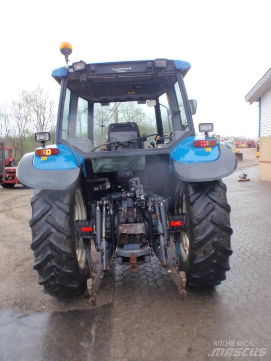 New Holland 7840 الجرارات