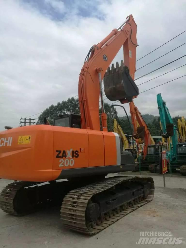 Hitachi zx200 حفارات زحافة