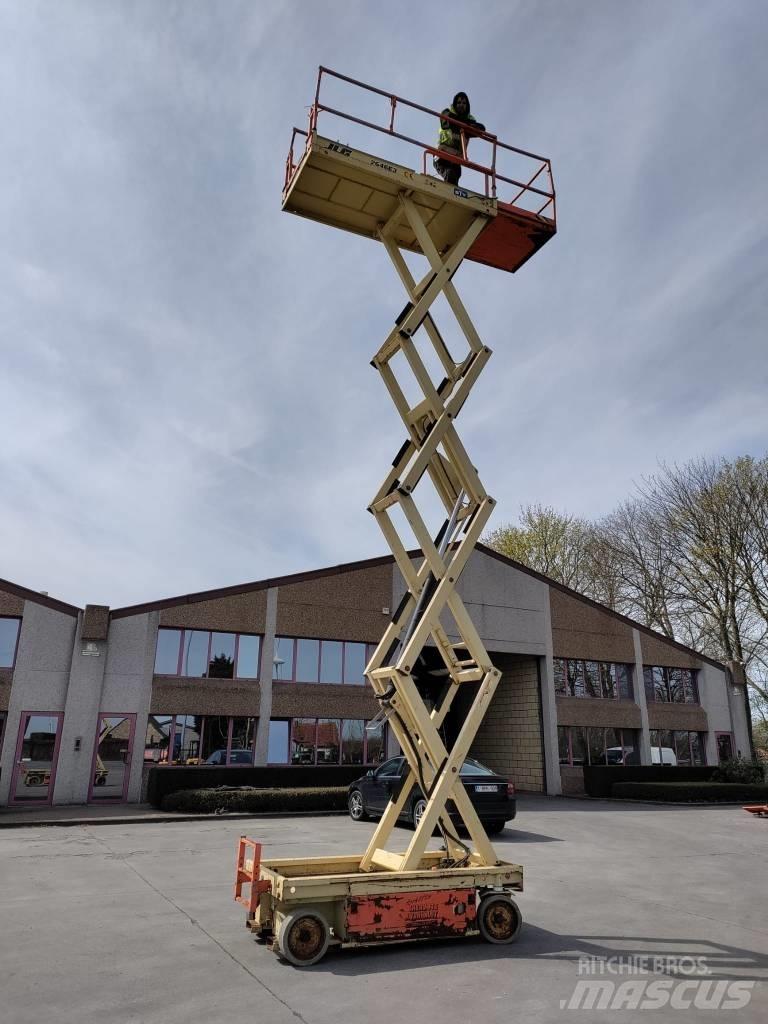 JLG 2646 E 3 رافعات مقصية الشكل