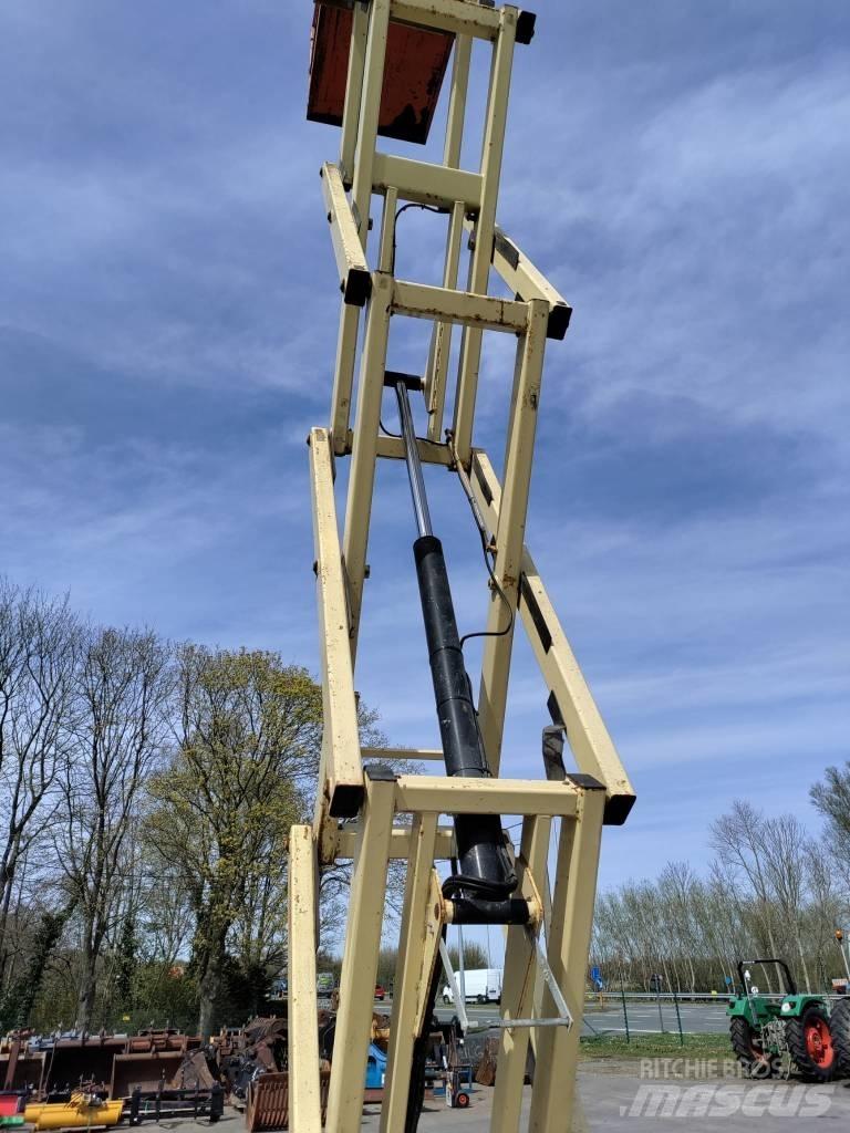 JLG 2646 E 3 رافعات مقصية الشكل