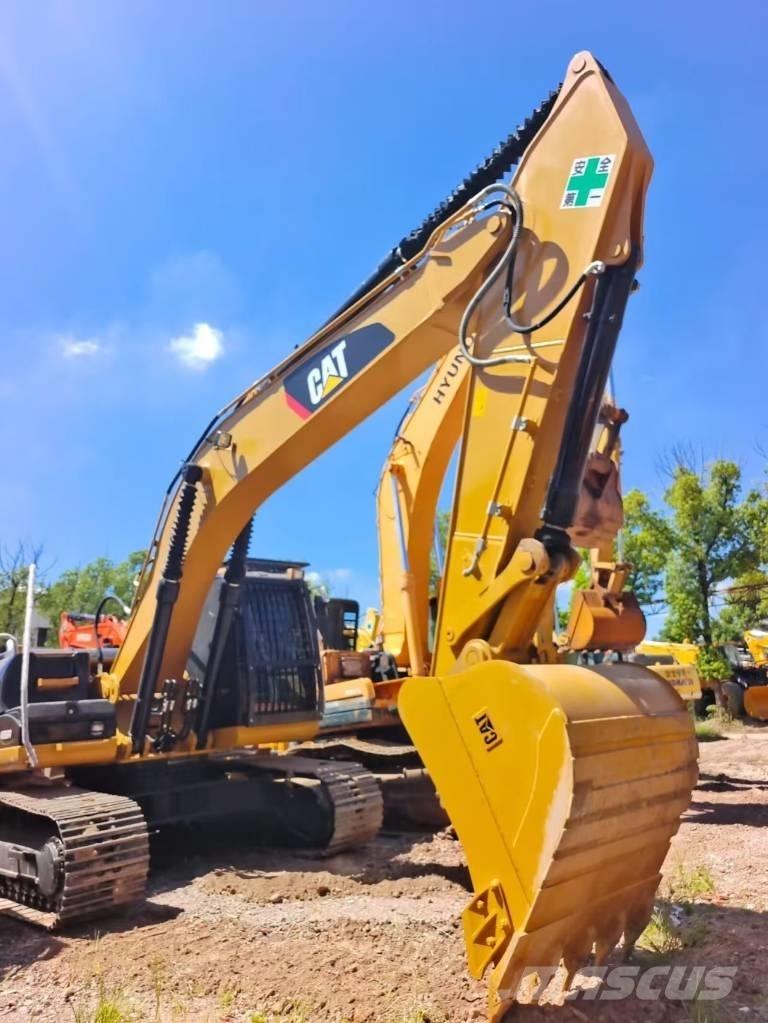 CAT 324 D2L حفارات زحافة