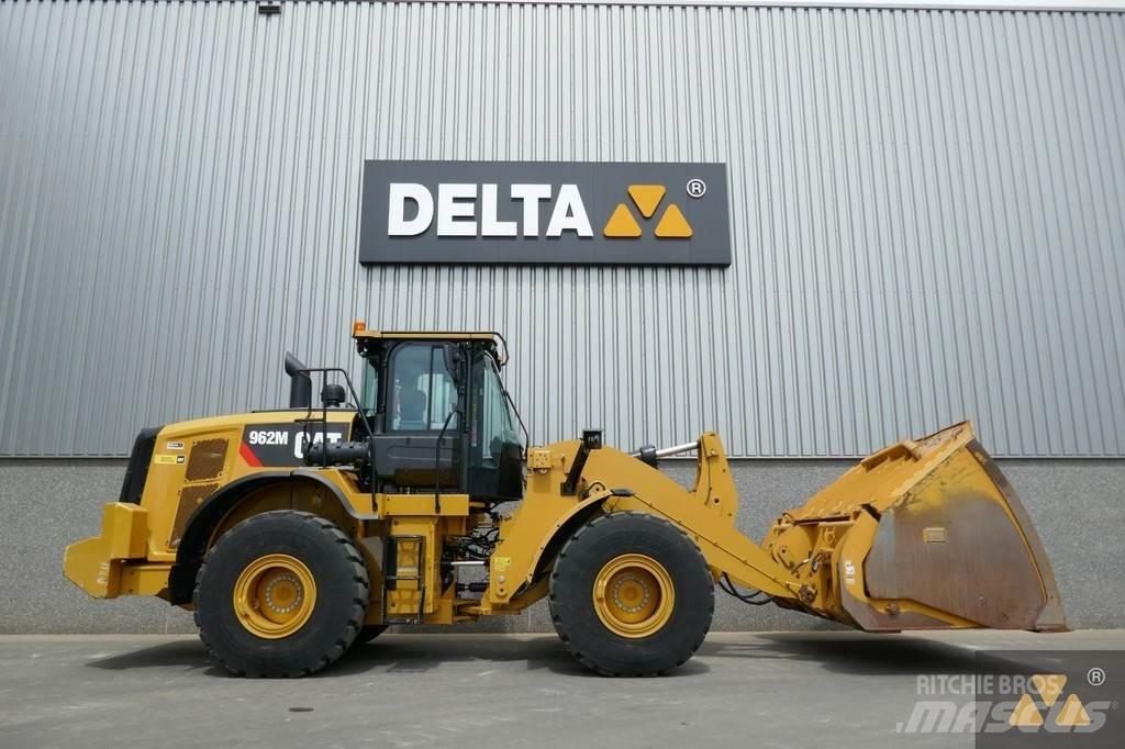 CAT 962M لوادر بعجل
