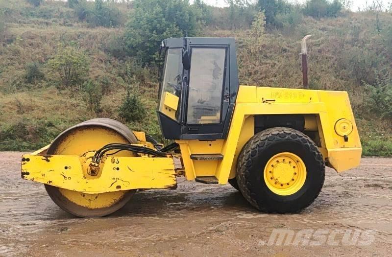 Bomag BW 213 D مداحل أحادية الأسطوانة