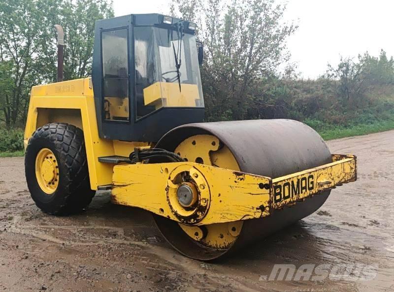 Bomag BW 213 D مداحل أحادية الأسطوانة