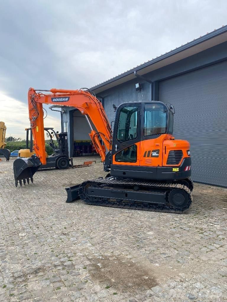 Doosan DX 85 R-3 حفارات وسط 7 طن - 12 طن
