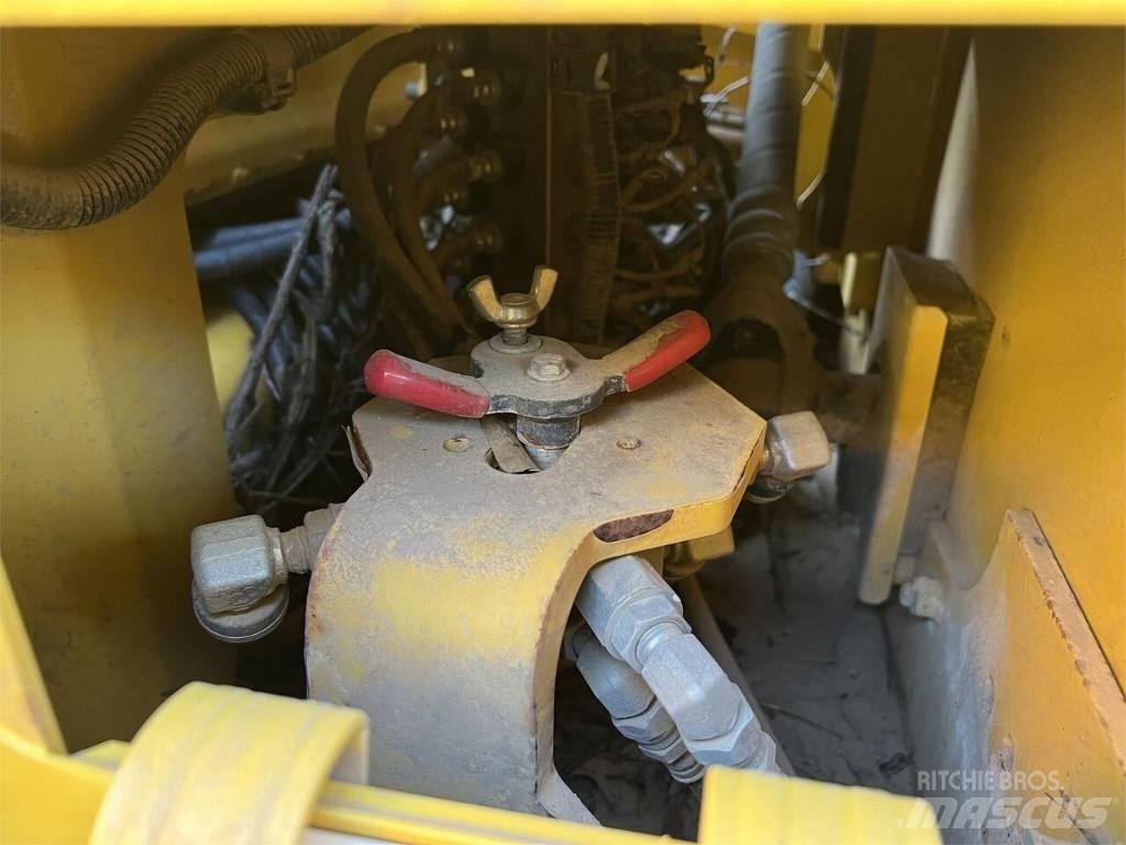 Komatsu PC 170 LC حفارات زحافة