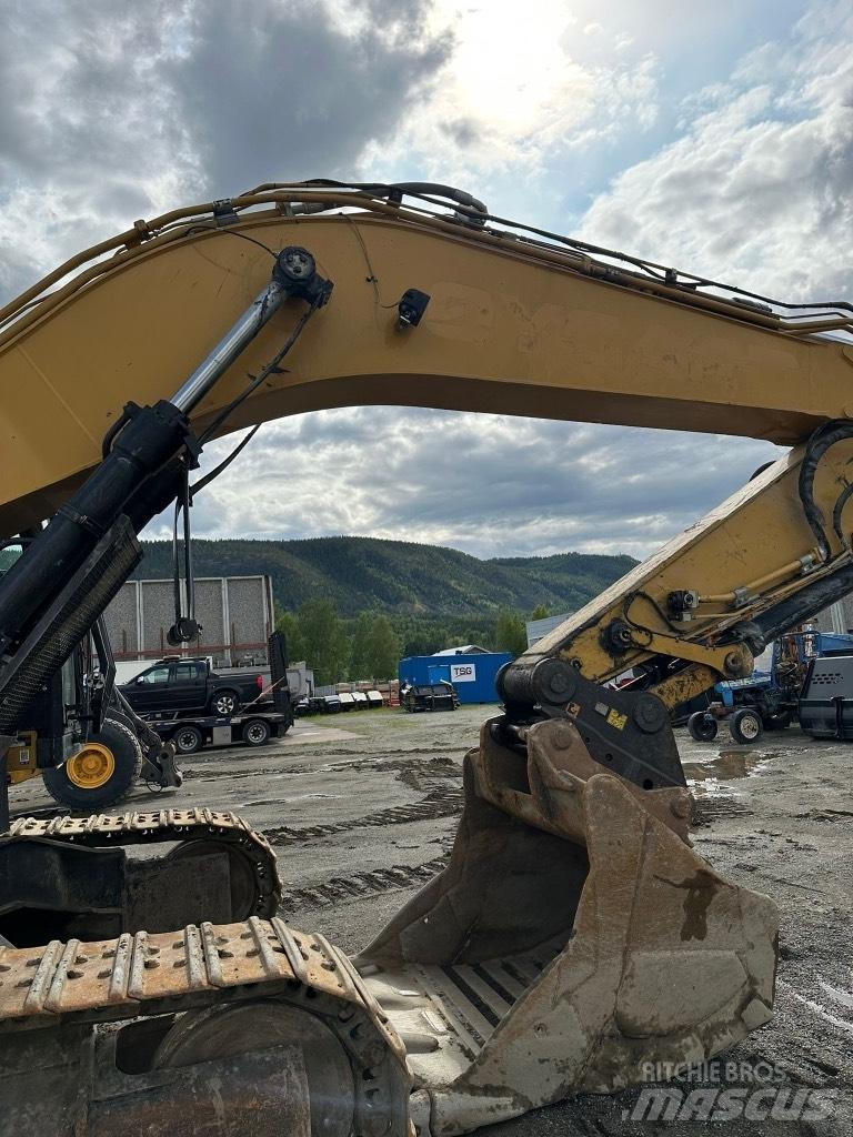 CAT 336 E حفارات زحافة