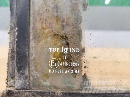 CAT TH 62 rear glass كابينة والداخلية