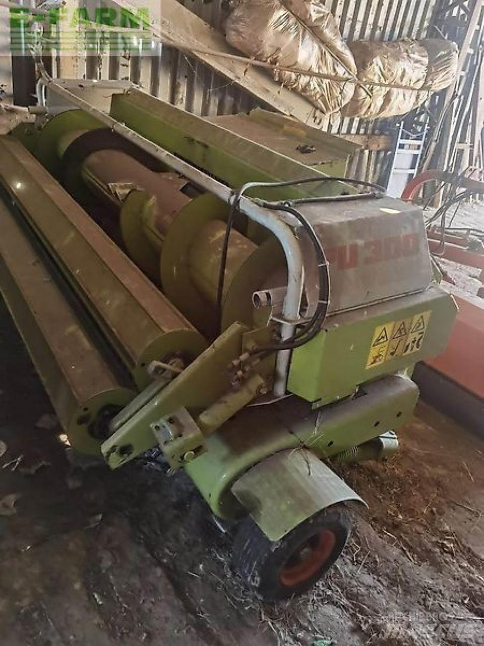 CLAAS jaguar 682s علافات ذاتية الدفع