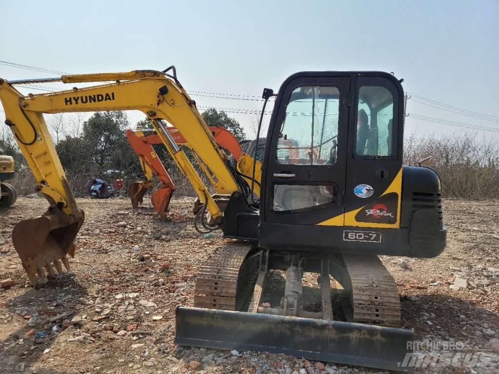 Hyundai R60-7 حفارات صغيرة أقل من 7 طن (حفارات صغيرة)