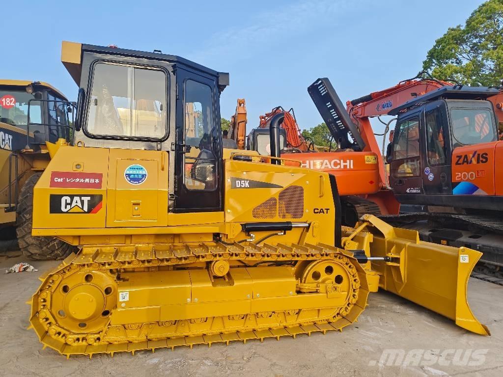 CAT D 5 K بلدوزرات مجنزرة