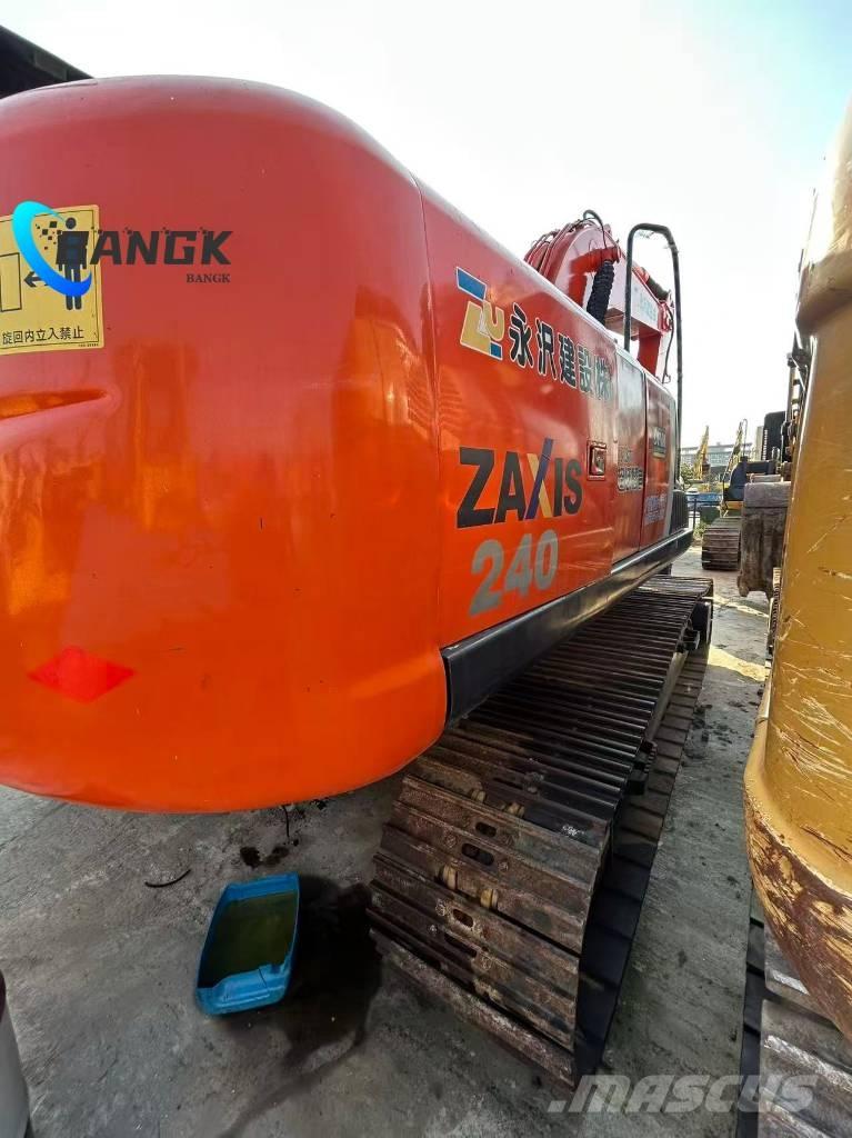 Hitachi ZX 240 حفارات زحافة