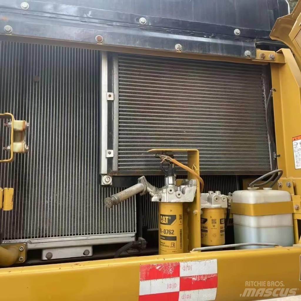CAT 336 D حفارات زحافة