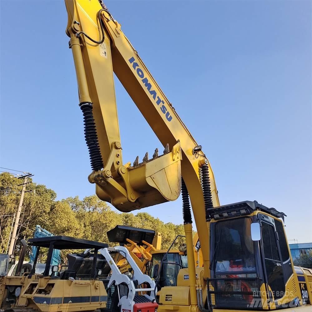 Komatsu PC 240 حفارات زحافة
