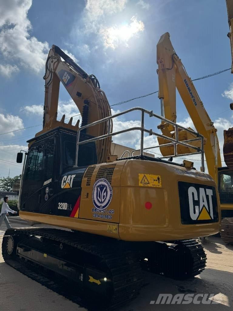 CAT CAT320D حفارات زحافة