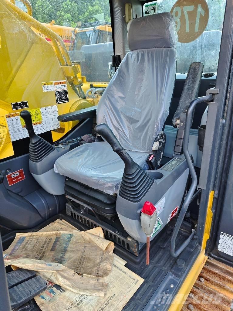 Komatsu PC 400 LC-8 حفارات زحافة