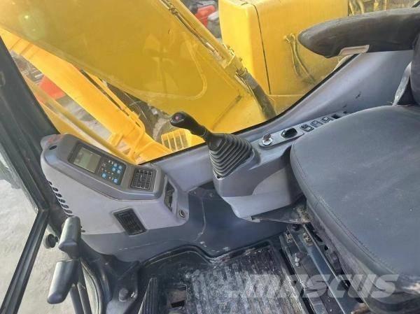 Komatsu PC 130 حفارات زحافة