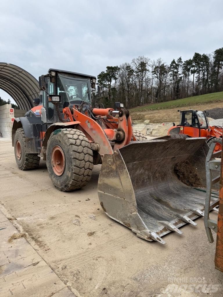 Hitachi ZW 220-6 لوادر بعجل