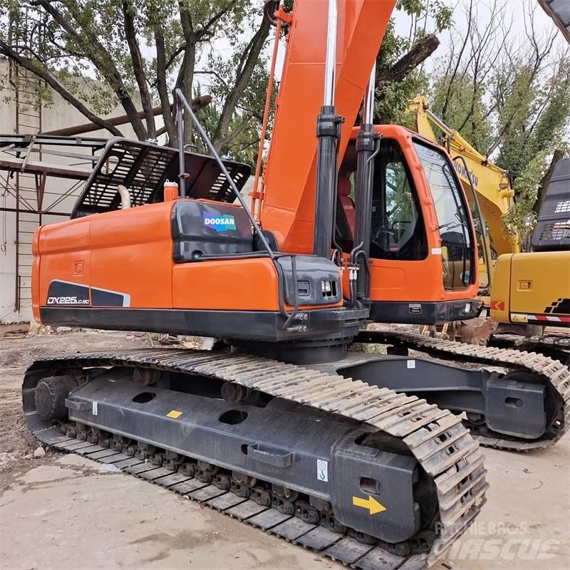 Doosan DX225 حفارات زحافة