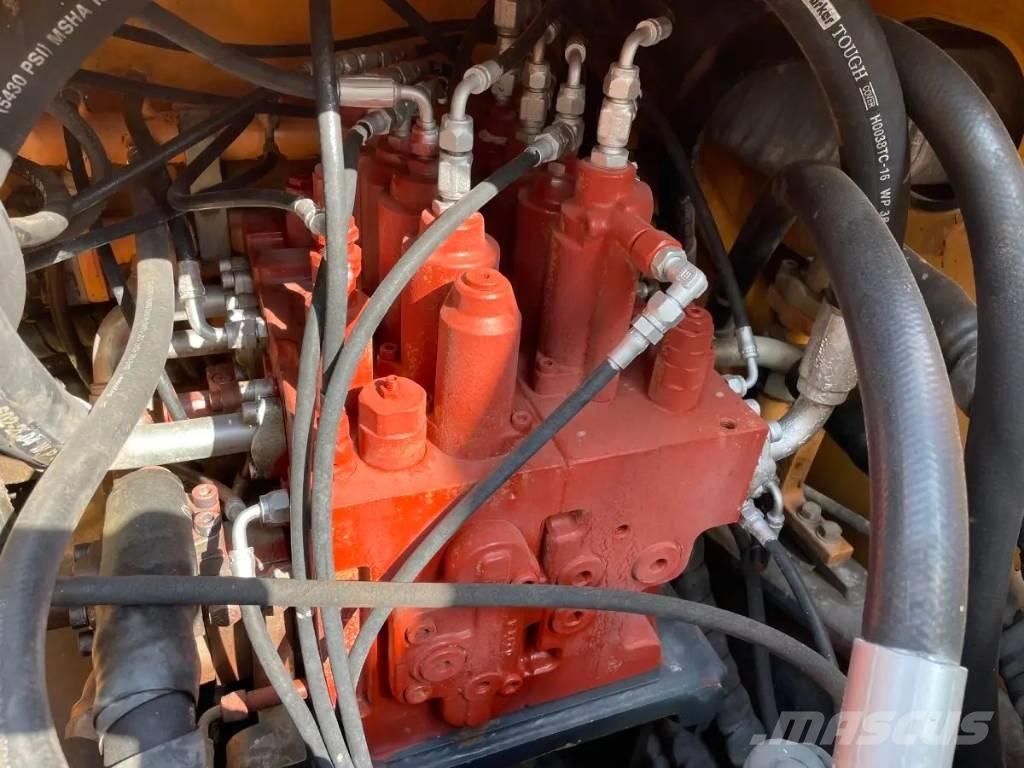 Hyundai R210W-9 حفارات بعجل