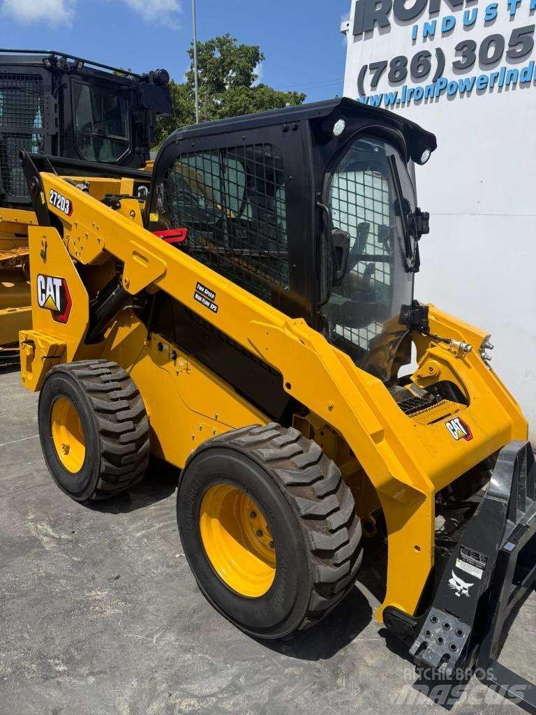 CAT 272D3 لوادر انزلاقية التوجيه