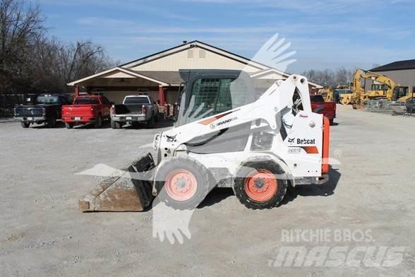 Bobcat S590 لوادر انزلاقية التوجيه