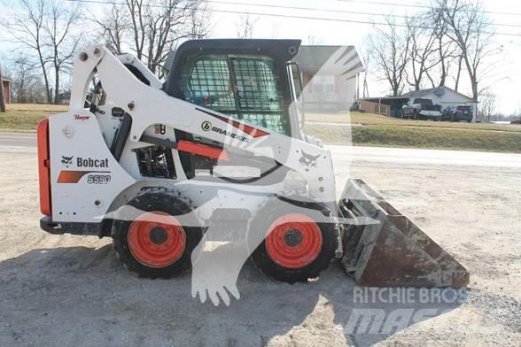 Bobcat S590 لوادر انزلاقية التوجيه