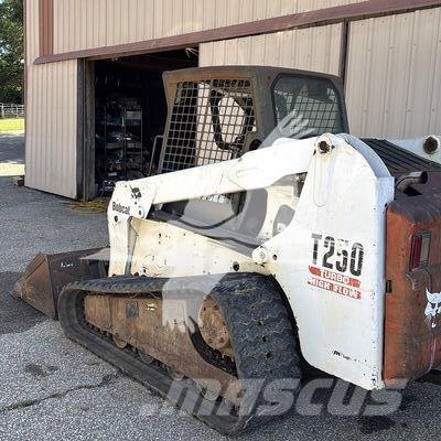 Bobcat T250 لوادر انزلاقية التوجيه
