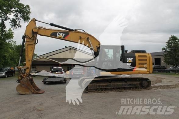 CAT 323FL حفارات زحافة