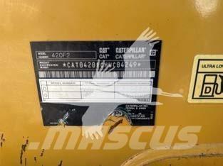 CAT 420F2 لوادر ذات جرافات عكسية