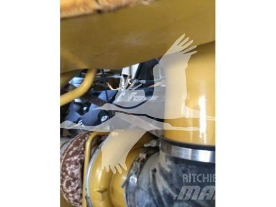 CAT 775F ساحبات مفصلية
