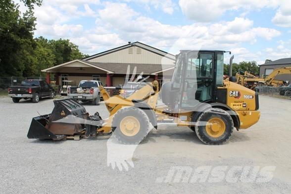 CAT 906M لوادر بعجل