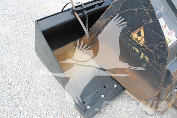 CAT 906M لوادر بعجل