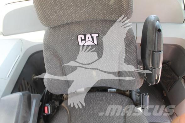CAT 930K لوادر بعجل