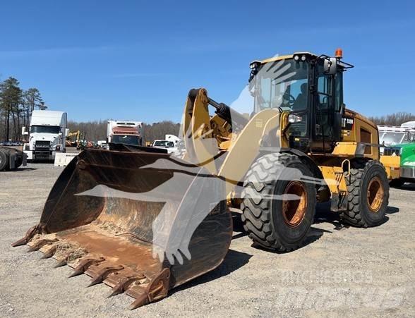 CAT 938M لوادر بعجل