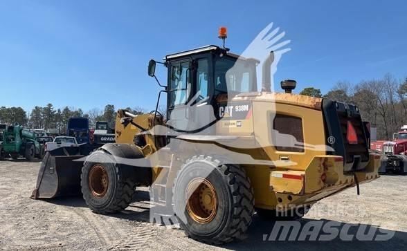 CAT 938M لوادر بعجل