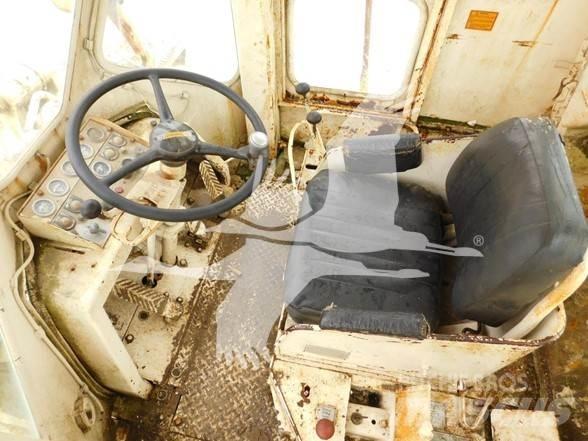 CAT 988 لوادر بعجل